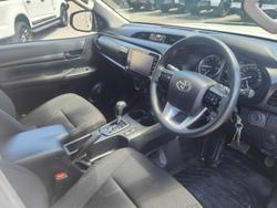 2020 Toyota
                Hilux SR