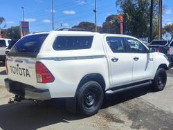 2020 Toyota
                Hilux SR