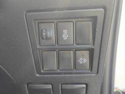 2020 Toyota
                Hilux SR