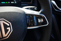 2025 MG
                HS Super Hybrid Essence