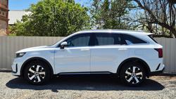 2022 Kia
                Sorento Sport