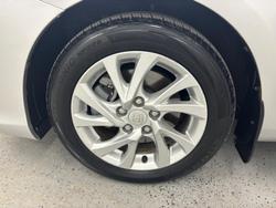 2016 Toyota Corolla Hybrid ZWE186R Silver Pearl