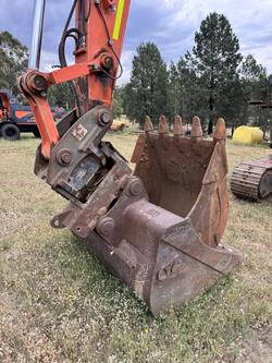 2017 Hitachi Zx225uslc-5B