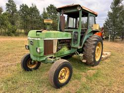 John Deere 3130