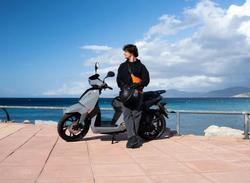 2025 Peugeot Tweet 200 Tweet Black