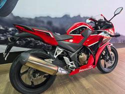 2017 Honda CBR300R RED
