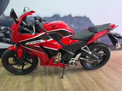 2017 Honda CBR300R RED