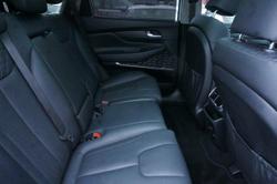 2018 Hyundai
                Santa Fe Highlander