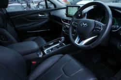 2018 Hyundai
                Santa Fe Highlander