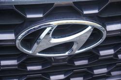 2018 Hyundai
                Santa Fe Highlander