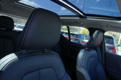 2023 Volvo XC40 Ultimate B4 Bright