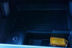 2024 Land Rover
                Range Rover Velar P250 Dynamic SE