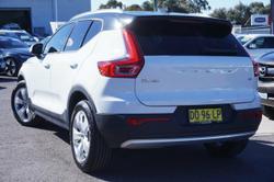 2020 Volvo XC40 T4 Momentum