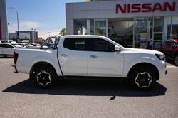 2024 Nissan Navara ST-X