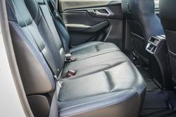 2022 Isuzu D-MAX LS-M