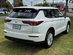 2022 Mitsubishi Outlander ES