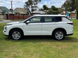 2022 Mitsubishi Outlander ES