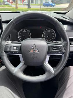2022 Mitsubishi Outlander ES