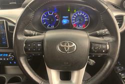 2020 Toyota Hilux SR5