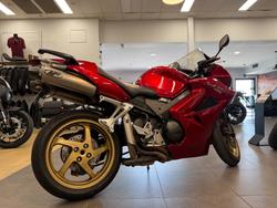 Honda 2011 HONDA 800CC VFR8009US1 RED
