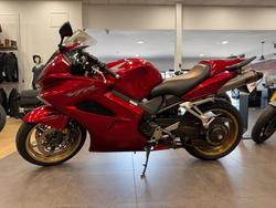 Honda 2011 HONDA 800CC VFR8009US1 RED