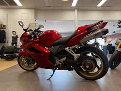 Honda 2011 HONDA 800CC VFR8009US1 RED