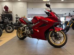 Honda 2011 HONDA 800CC VFR8009US1 RED