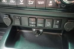 2021 Toyota
Hilux SR5