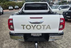 2021 Toyota
Hilux SR5