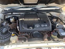 2012 Toyota Hilux HILUX 4x4 3.0L T/D D/C M/T SR5 1R61250 001 Glacier White