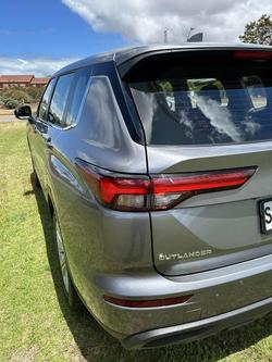 2022 Mitsubishi Outlander ES