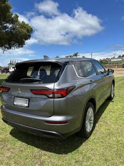 2022 Mitsubishi Outlander ES