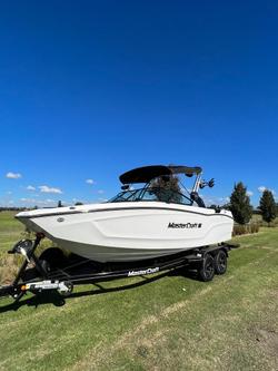 2023 MasterCraft XT22