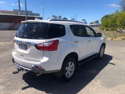 2016 Isuzu
MU-X LS-T