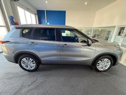 2022 Mitsubishi Outlander LS