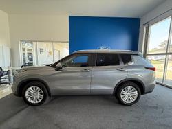 2022 Mitsubishi Outlander LS