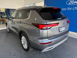 2022 Mitsubishi Outlander LS