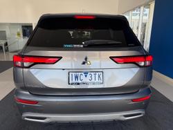 2022 Mitsubishi Outlander LS