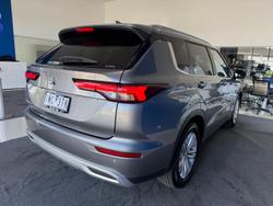 2022 Mitsubishi Outlander LS