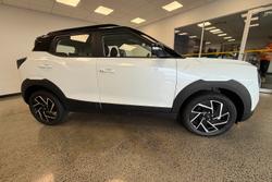 2025 Mahindra XUV3XO AX7L