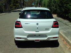 2025 Suzuki
Swift Hybrid