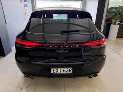 2019 Porsche
Macan S