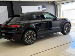 2019 Porsche
Macan S