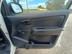 2014 Toyota Hilux Workmate TGN16R MY14 4x2 Glacier White