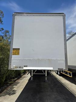 2009 Vawdrey 16P Dry Freight Van White