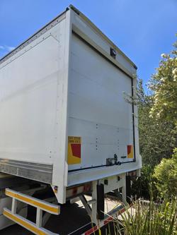 2009 Vawdrey 16P Dry Freight Van White