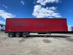 2013 Krueger 22P Straight Curtain Sider Red