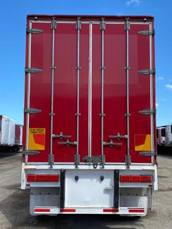 2013 Krueger 22P Straight Curtain Sider Red