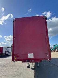 2013 Krueger 22P Straight Curtain Sider Red