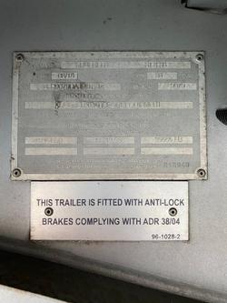 2018 Krueger 24P Straight Curtain Sider Red